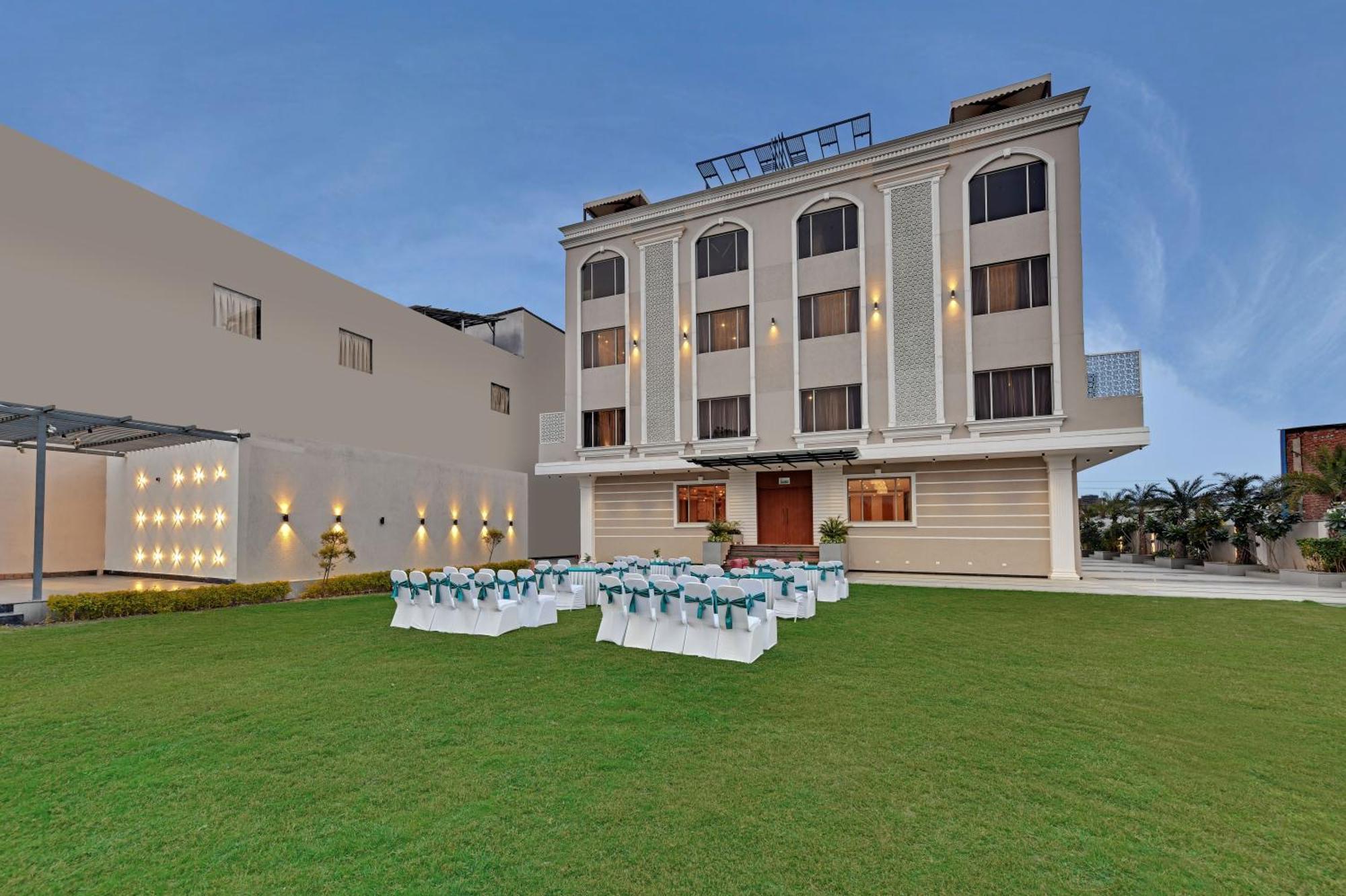 Click Collection Grand Gateway Varanasi