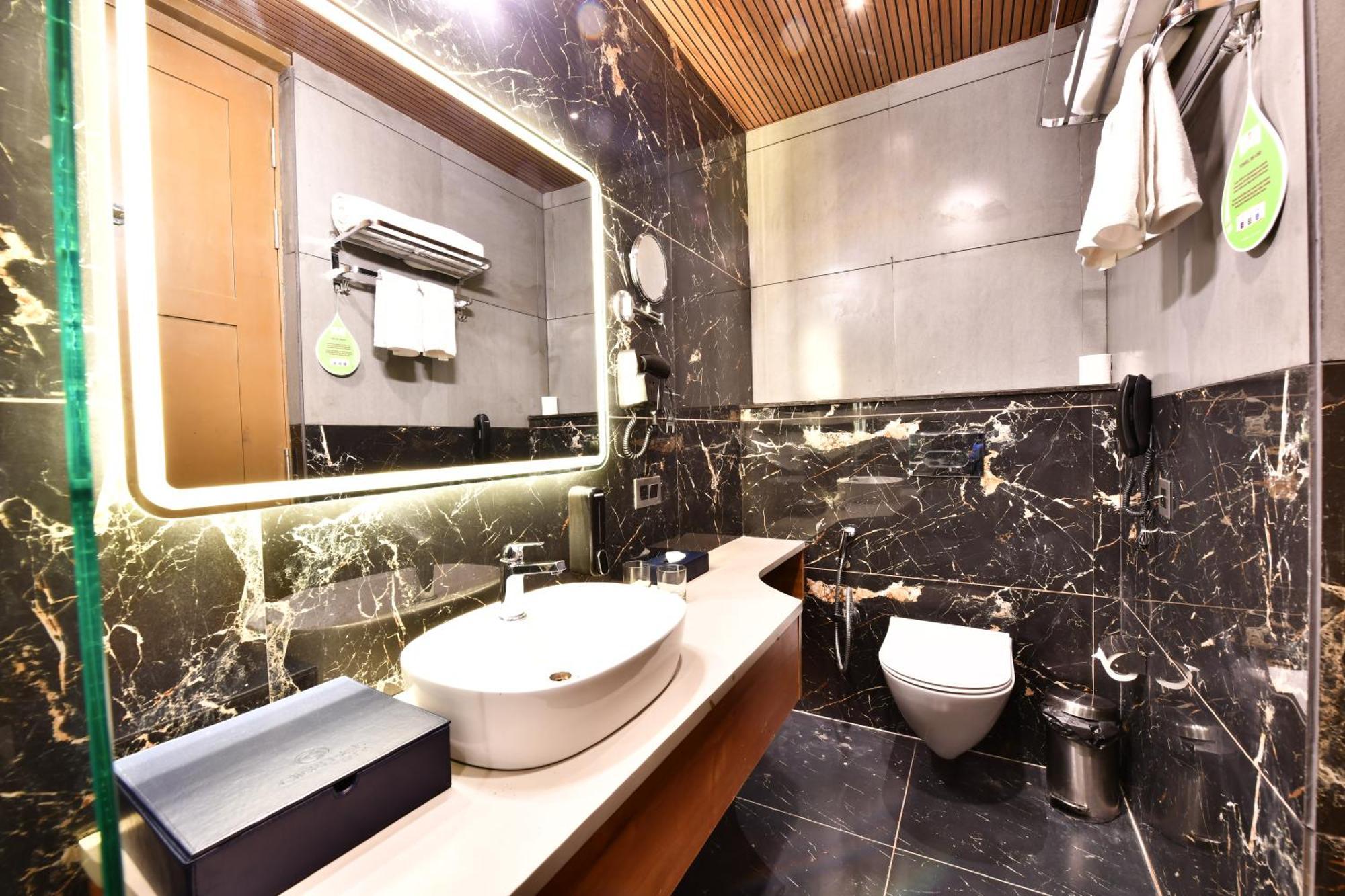 Click Collection Grand Gateway 4* Varanasi
