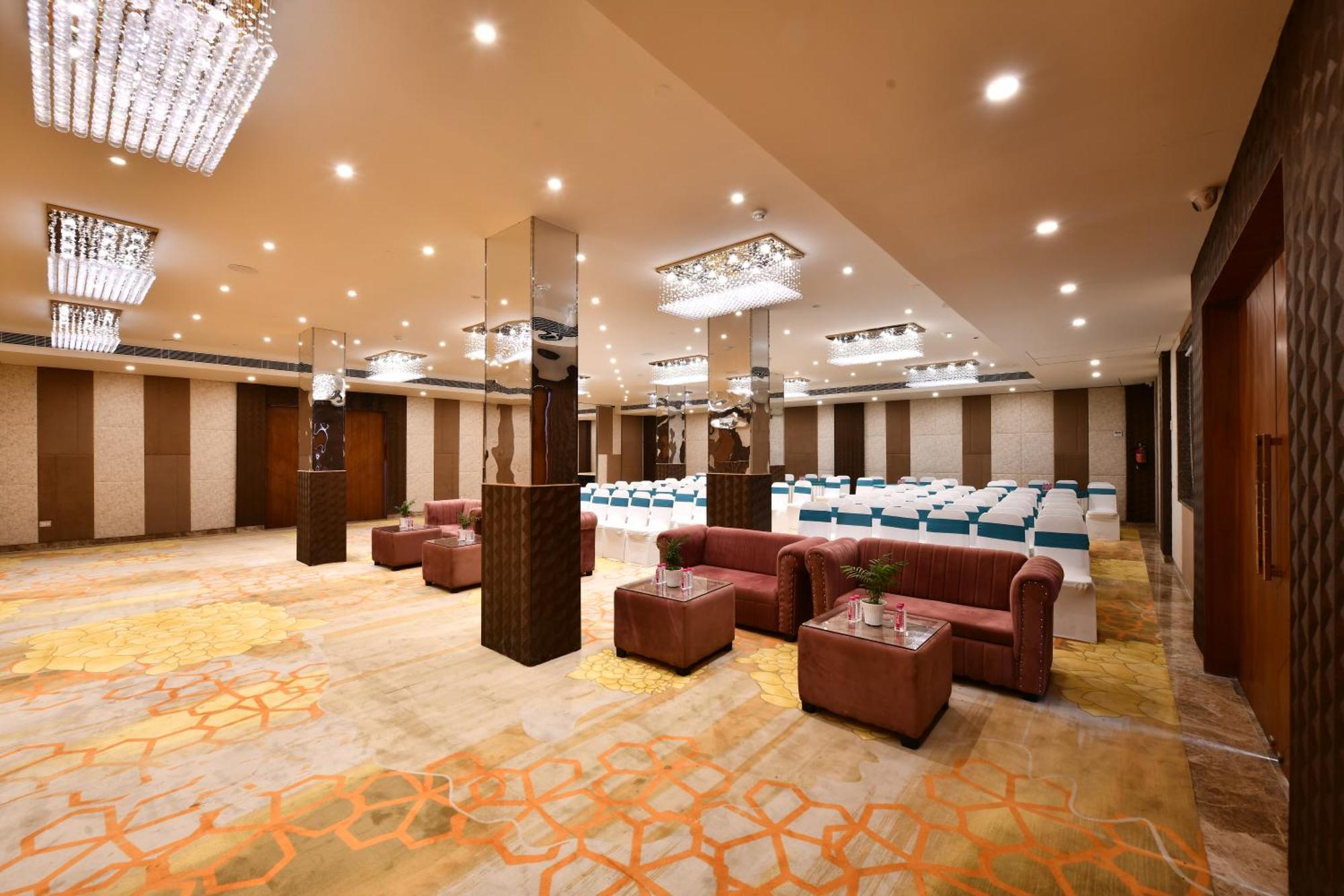 Hotel Click Collection Grand Gateway 4*